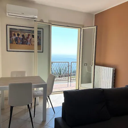 4 Eyes Apartmán Aci Trezza